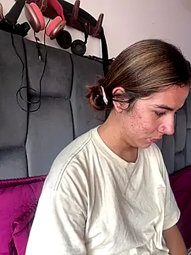 Snapshot of AllieYourGirl chatting on 12-19-25, 01:40 AllieYourGirl online show from 12-19-25, 01:40