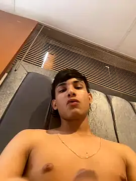 Snapshot of cody_fox10 chatting on 09-16-25, 06:53 cody fox10 online show from 09-16-25, 06:53