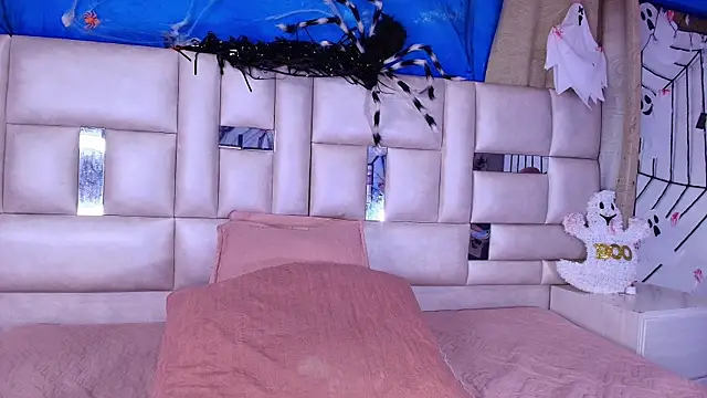 emmacurvy online show from 10-22-25, 03:07