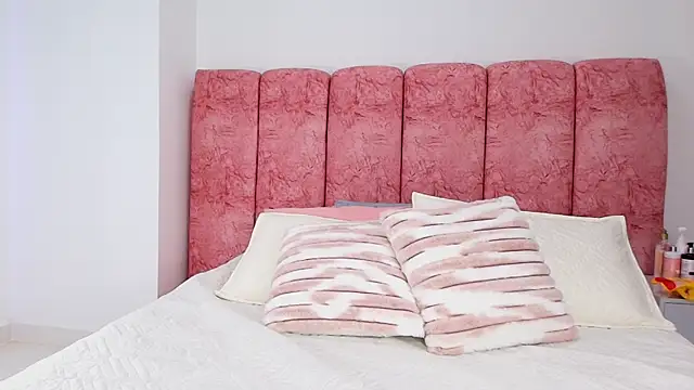 emmacurvy online show from 11-08-25, 03:07