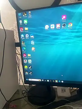 Snapshot of Azyrrgg chatting on 10-16-25, 05:52 Azyrrgg online show from 10-16-25, 05:52