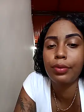 Snapshot of Fernanda30 chatting on 10-17-25, 05:26 Fernanda30 online show from 10-17-25, 05:26
