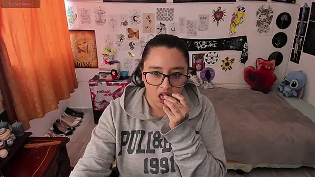 Cherry blush  online show from 05-14-26, 08:59