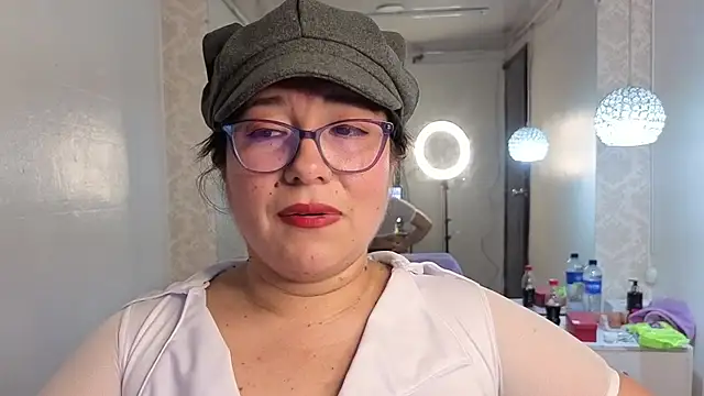 scarlett widow  online show from 12-21-25, 03:24