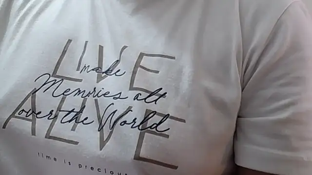 Snapshot of miss_squirtsx chatting on 12-19-25, 02:57 miss squirtsx online show from 12-19-25, 02:57