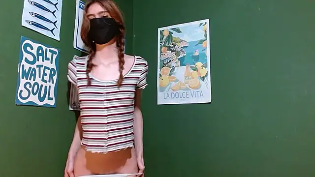 Roxiehood online show from 11-27-25, 02:02