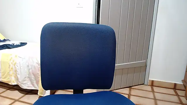 Snapshot of Stronggsexy chatting on 01-15-26, 04:28 Stronggsexy online show from 01-15-26, 04:28