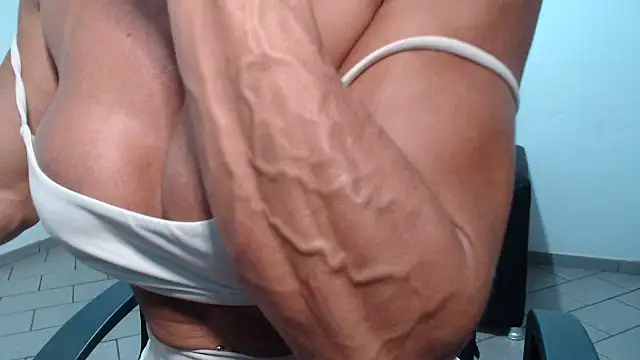 Snapshot of Stronggsexy chatting on 02-09-26, 10:25 Stronggsexy online show from 02-09-26, 10:25