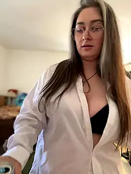 Alix Valentine online show from 10-24-25, 04:03