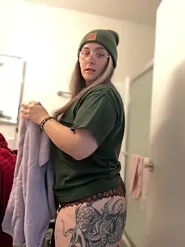 Alix Valentine online show from 12-21-25, 10:50