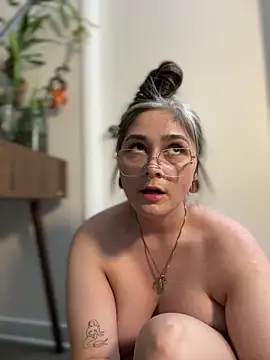 Alix Valentine online show from 04-28-26, 02:27