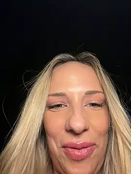 SweetBella95  online show from 07-04-26, 11:00