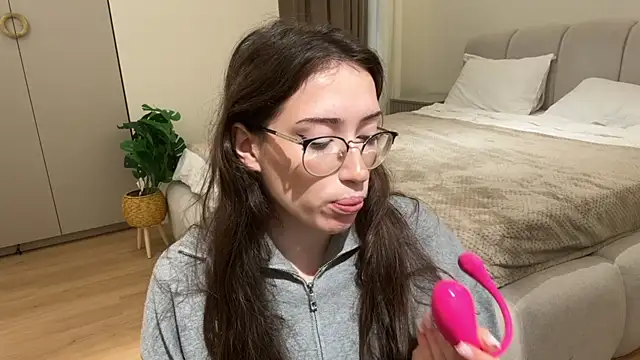 Snapshot of Kelly_Berry__ chatting on 09-29-25, 08:30 Kelly Berry   online show from 09-29-25, 08:30