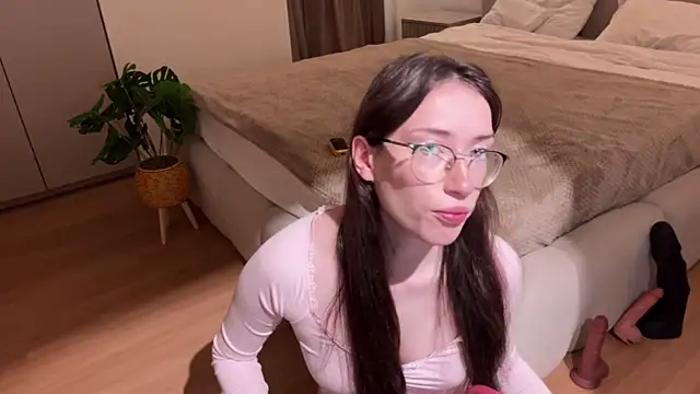 Snapshot of Kelly_Berry__ chatting on 10-16-25, 11:44 Kelly Berry   online show from 10-16-25, 11:44