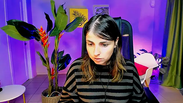 Snapshot of MartaEdams chatting on 11-18-25, 06:18 MartaEdams online show from 11-18-25, 06:18