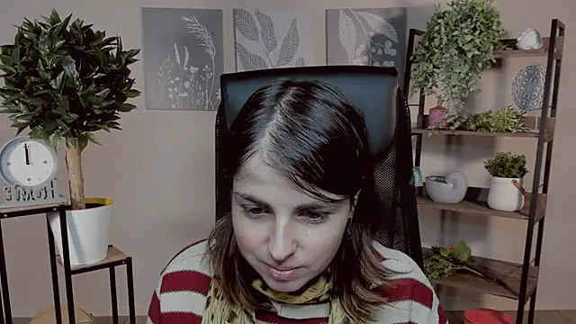 Snapshot of MartaEdams chatting on 11-26-25, 06:25 MartaEdams online show from 11-26-25, 06:25