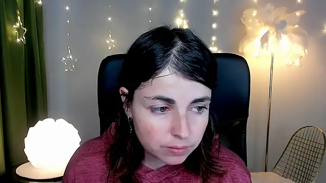 Snapshot of MartaEdams chatting on 12-15-25, 06:28 MartaEdams online show from 12-15-25, 06:28