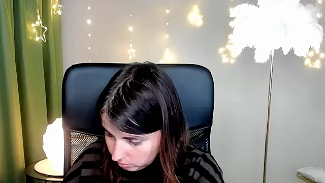 Snapshot of MartaEdams chatting on 12-23-25, 06:11 MartaEdams online show from 12-23-25, 06:11