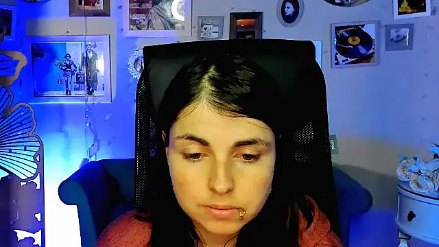 Snapshot of MartaEdams chatting on 02-25-26, 06:45 MartaEdams online show from 02-25-26, 06:45