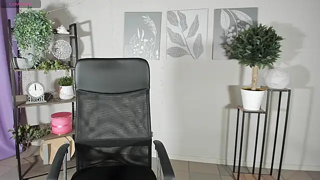 Snapshot of MartaEdams chatting on 06-23-26, 05:27 MartaEdams online show from 06-23-26, 05:27