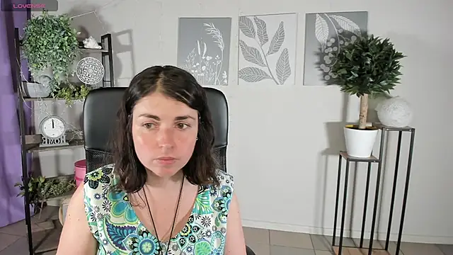 Snapshot of MartaEdams chatting on 06-24-26, 05:06 MartaEdams online show from 06-24-26, 05:06
