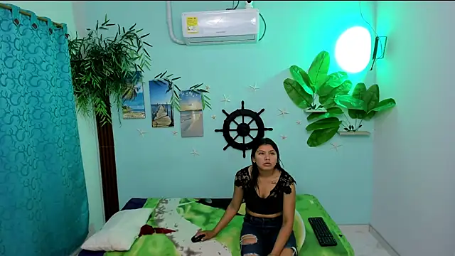 Snapshot of eladyrous98 chatting on 09-24-25, 01:03 eladyrous98 online show from 09-24-25, 01:03