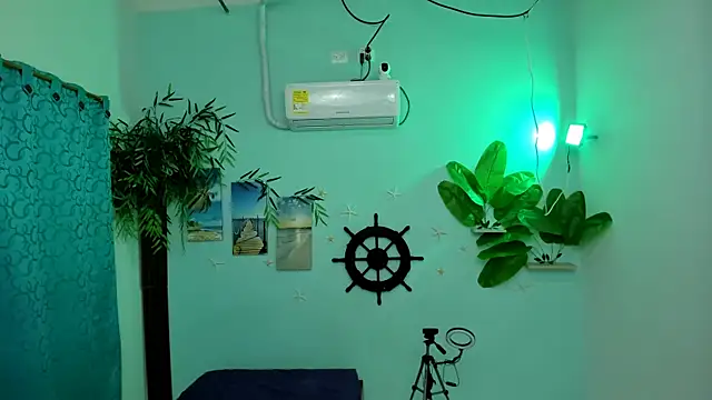 Snapshot of eladyrous98 chatting on 10-10-25, 12:59 eladyrous98 online show from 10-10-25, 12:59