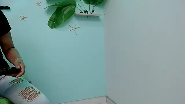 Snapshot of eladyrous98 chatting on 10-31-25, 02:07 eladyrous98 online show from 10-31-25, 02:07