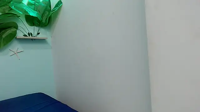 Snapshot of eladyrous98 chatting on 12-23-25, 03:15 eladyrous98 online show from 12-23-25, 03:15