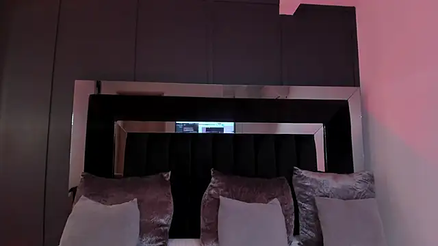 Snapshot of sofiaa_brown chatting on 10-17-25, 04:59 sofiaa brown online show from 10-17-25, 04:59