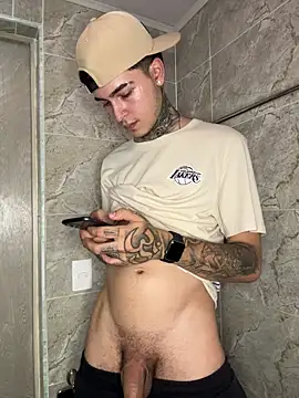 Snapshot of samm4044 chatting on 11-08-25, 05:07 samm4044 online show from 11-08-25, 05:07