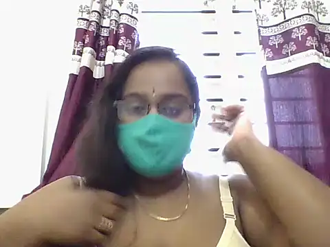 Snapshot of Reena-gowda chatting on 09-15-25, 03:50 Reena-gowda online show from 09-15-25, 03:50