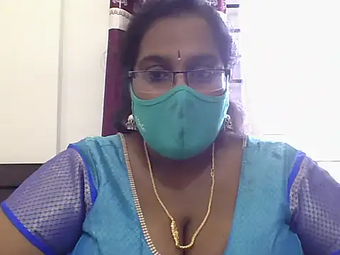 Snapshot of Reena-gowda chatting on 09-18-25, 06:15 Reena-gowda online show from 09-18-25, 06:15