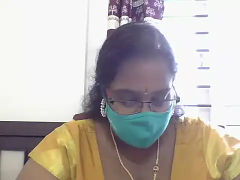 Snapshot of Reena-gowda chatting on 09-20-25, 06:14 Reena-gowda online show from 09-20-25, 06:14
