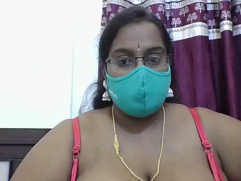 Snapshot of Reena-gowda chatting on 09-21-25, 12:51 Reena-gowda online show from 09-21-25, 12:51