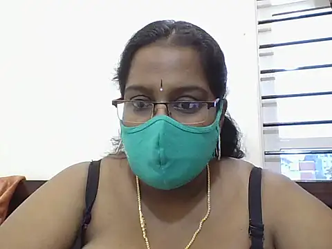 Snapshot of Reena-gowda chatting on 09-27-25, 12:59 Reena-gowda online show from 09-27-25, 12:59