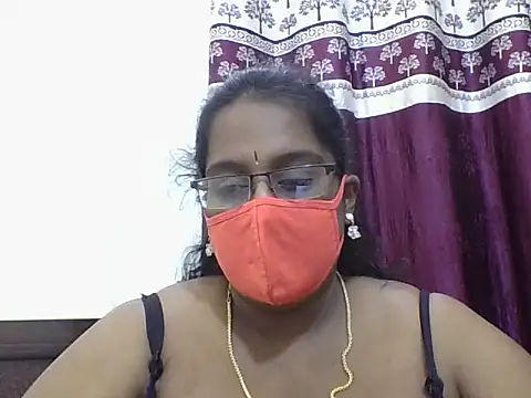 Snapshot of Reena-gowda chatting on 09-29-25, 12:27 Reena-gowda online show from 09-29-25, 12:27
