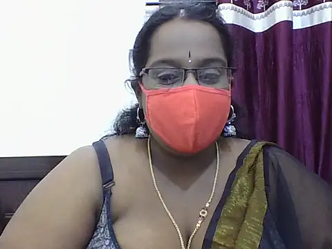 Snapshot of Reena-gowda chatting on 10-07-25, 06:38 Reena-gowda online show from 10-07-25, 06:38
