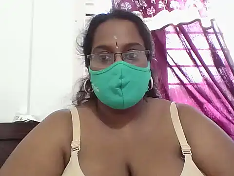 Snapshot of Reena-gowda chatting on 10-11-25, 09:30 Reena-gowda online show from 10-11-25, 09:30