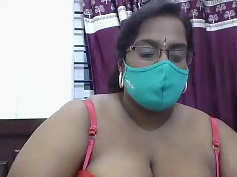Snapshot of Reena-gowda chatting on 10-12-25, 05:45 Reena-gowda online show from 10-12-25, 05:45
