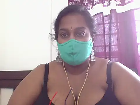 Snapshot of Reena-gowda chatting on 10-16-25, 07:31 Reena-gowda online show from 10-16-25, 07:31