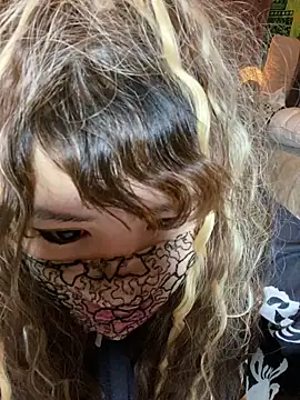 Snapshot of xoxLILxMELOxox chatting on 10-04-25, 05:11 xoxLILxMELOxox online show from 10-04-25, 05:11