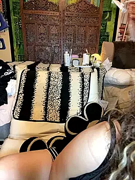 Snapshot of xoxLILxMELOxox chatting on 10-05-25, 03:10 xoxLILxMELOxox online show from 10-05-25, 03:10