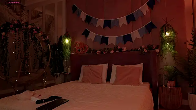 Snapshot of Serena_Waldarf chatting on 10-04-25, 05:22 Serena Waldarf online show from 10-04-25, 05:22