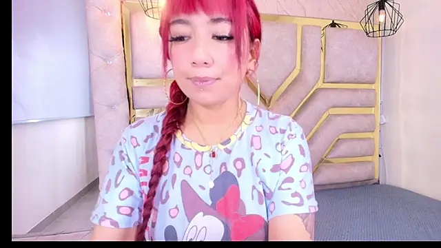 Snapshot of Soleil_66 chatting on 05-21-26, 04:08 Soleil 66 online show from 05-21-26, 04:08