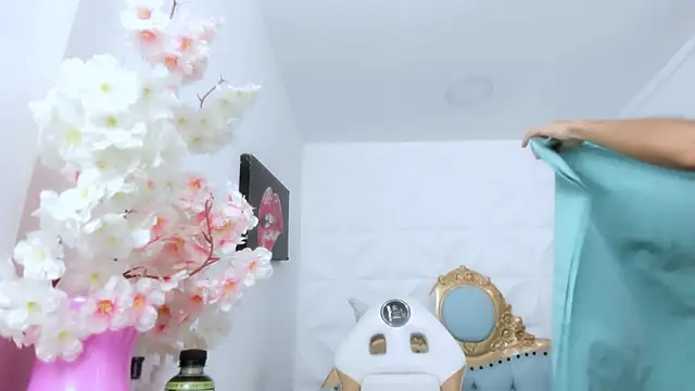 Snapshot of eimy_skinny_ chatting on 10-29-25, 06:53 eimy skinny online show from 10-29-25, 06:53