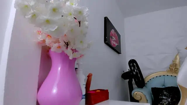 Snapshot of eimy_skinny_ chatting on 01-17-26, 12:32 eimy skinny online show from 01-17-26, 12:32