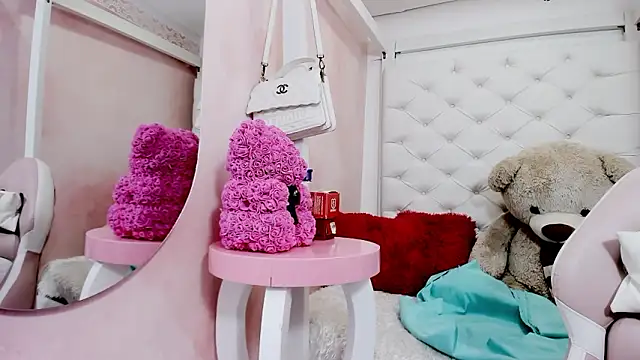 Snapshot of eimy_skinny_ chatting on 02-20-26, 12:49 eimy skinny online show from 02-20-26, 12:49