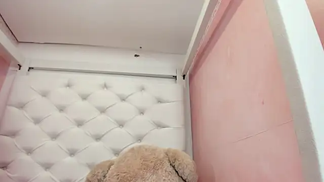 Snapshot of eimy_skinny_ chatting on 02-27-26, 01:00 eimy skinny online show from 02-27-26, 01:00