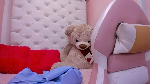 Snapshot of eimy_skinny_ chatting on 03-25-26, 01:28 eimy skinny online show from 03-25-26, 01:28